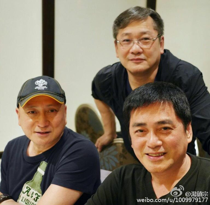 汤家三兄弟（左：小弟汤镇业、中：大哥汤镇成、右：二哥汤镇宗）。  图片来自汤镇宗微博