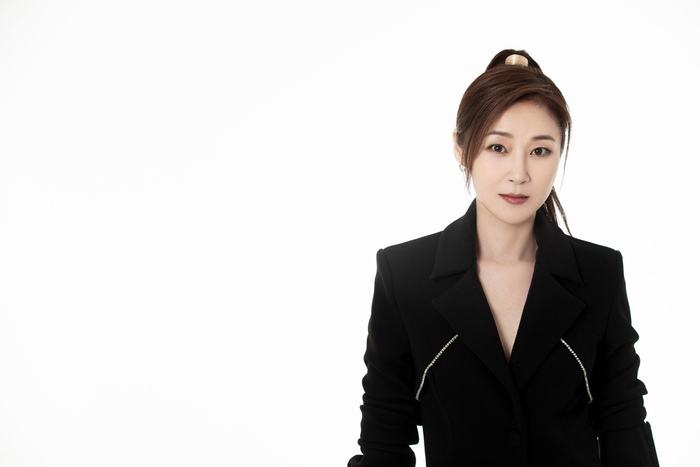 以前拍戏节奏快，万绮雯说自己每天都像个陀螺一样，转个不停。  受访者供图