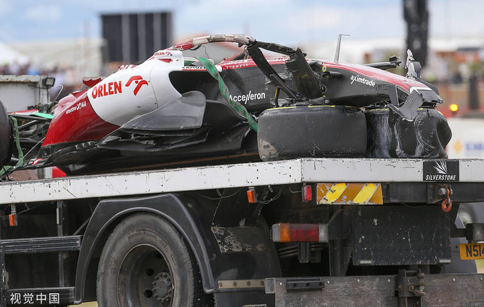 赛车受损严重。