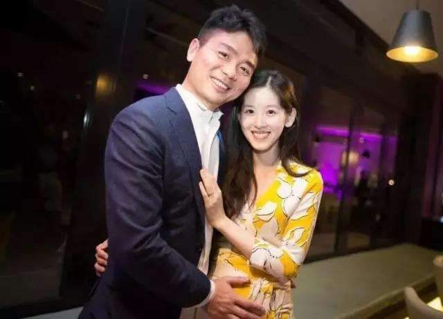 48岁刘强东现状曝光!6年套现640亿,在美国出事后多年未回老家