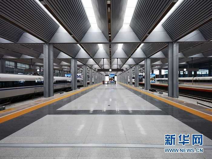 图为北京丰台站高速站台（唐斓 摄）