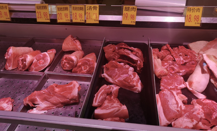 7月6日，上海某超市猪肉价格，图片来源：澎湃新闻