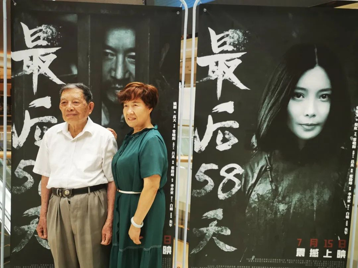 渣滓洞脱险志士唐珍润（左）和“11.27”大屠杀烈士陈鼎华的妹妹陈伦华（右）