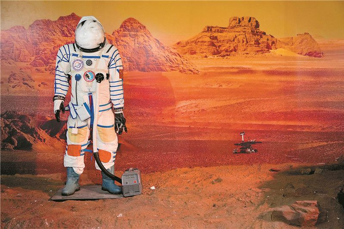 ▲研究院通过实物和空间模拟相结合的概念场景，向观众展示了人类未来在火星上的生活场景。