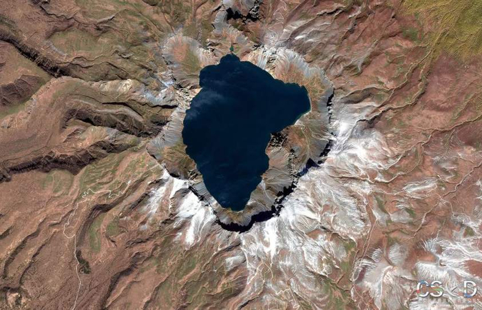 高分二号拍摄的长白山天池