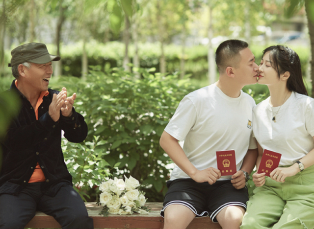 黑魔仙小月怀孕!与小十岁老公修成正果,六一节两人官宣结婚|周娇|男方|巴啦啦小魔仙|订婚|童心_新浪娱乐_新浪新闻