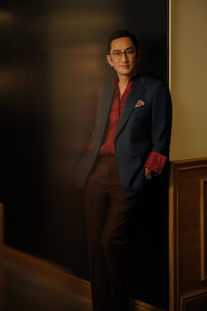 吴启华说，港剧就是他人生中的一剂良药。  受访者供图