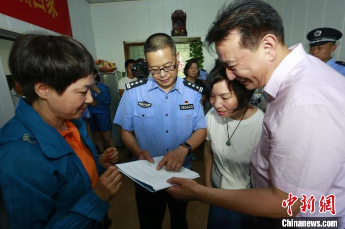 岱山警方助力李松洲寻亲 张志龙 　摄