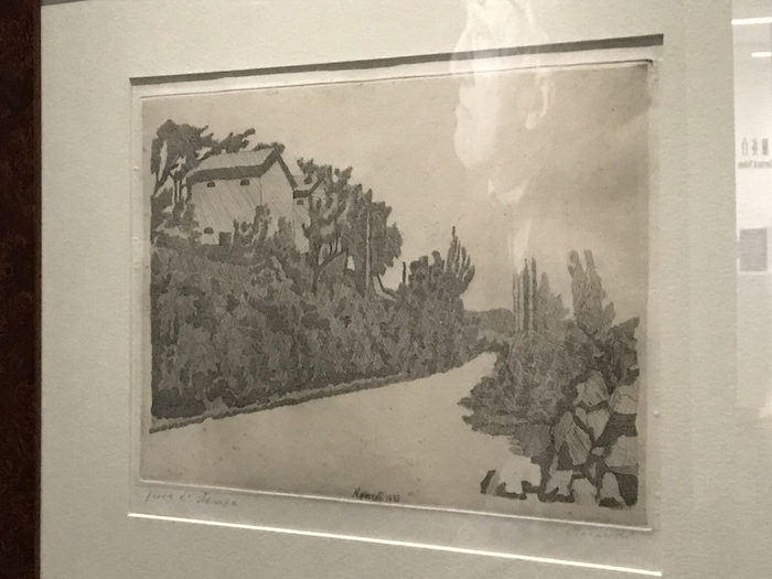 展厅现场，风景画边的版画