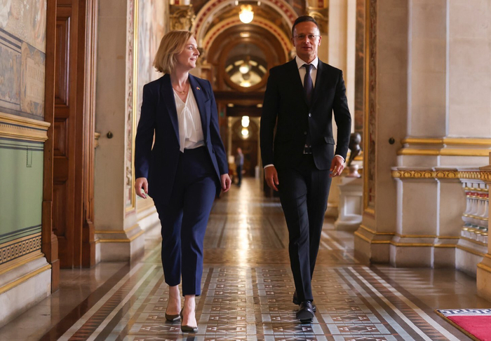 利兹·特拉斯的风格与撒切尔夫人十分类似&nbsp; 图源：特拉斯个人社交媒体