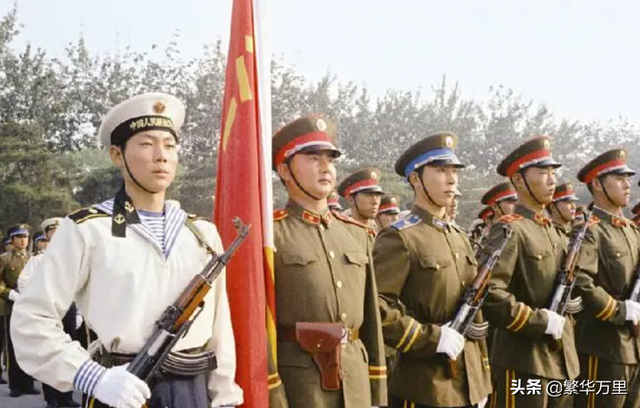 中国的三军仪仗队，30多年时间内，为何换发了5种军服？