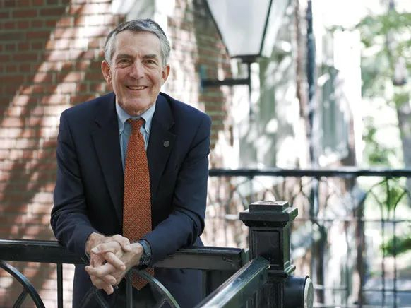 美国宾夕法尼亚大学法学院前院长、俄勒冈州里德学院前校长科林·戴弗