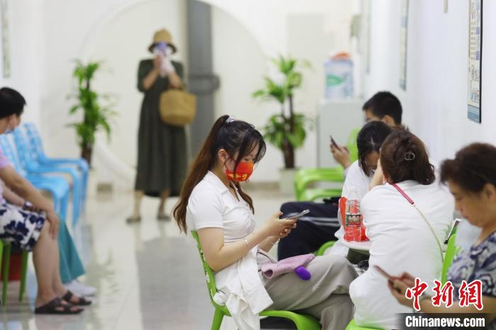 昔日地道式人防工程巧变“避暑胜地”。　泱波 摄