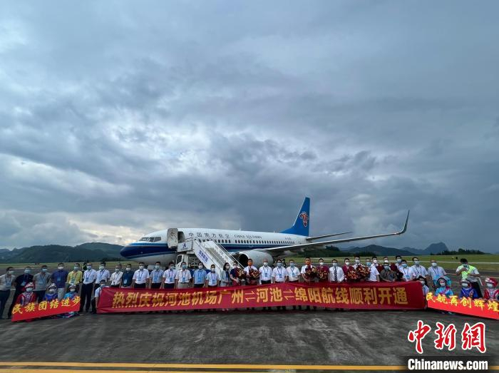 图为参加活动嘉宾合影 高东风 摄