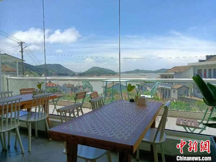 凉峙村观而民宿露台风景。　魏嫣然 摄