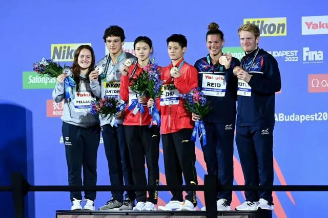 中国新晋00后跳水女神!身高1米7,长相甜美清纯,刚夺世锦赛冠军|林珊|金牌|混双|女子|跳水队_新浪体育_新浪新闻