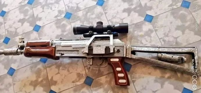 巴基斯坦手工作坊制造的仿AKS-74U步枪。