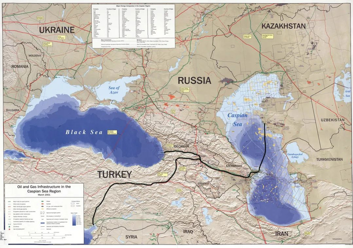 黑线标注的，是哈萨克斯坦提出的跨里海管道及通往欧洲的潜在途径（来源：德克萨斯大学）