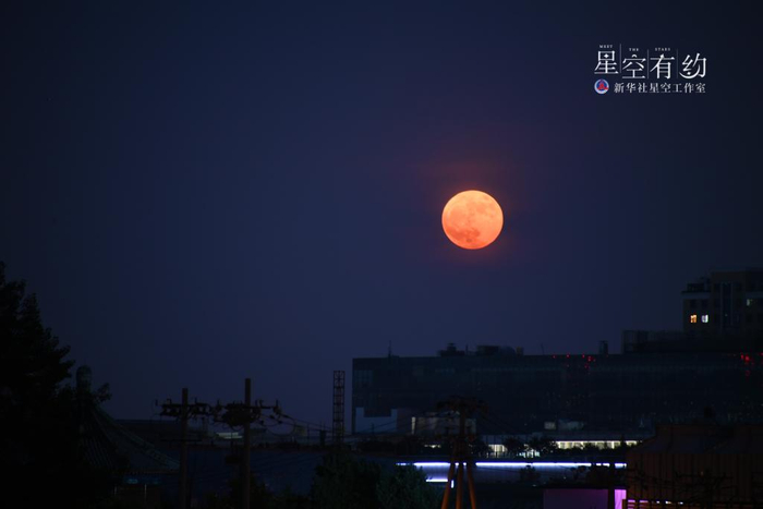 这是2022年6月14日在北京海淀拍摄的“超级月亮”。新华社记者任超 摄