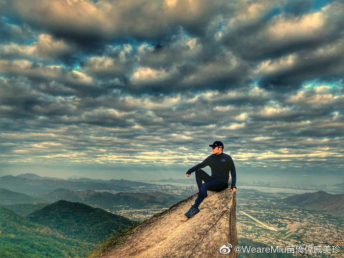 离开娱乐圈的那些年，虽然要面临很多压力，但苗侨伟说他从不后悔自己当初的决定。  图片来自其微博