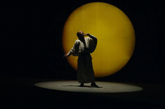 2009年5月26日，濮存昕在舞台上饰演“诗仙”李白。《李白》是北京人艺保留剧目。    新华社记者丁海涛摄