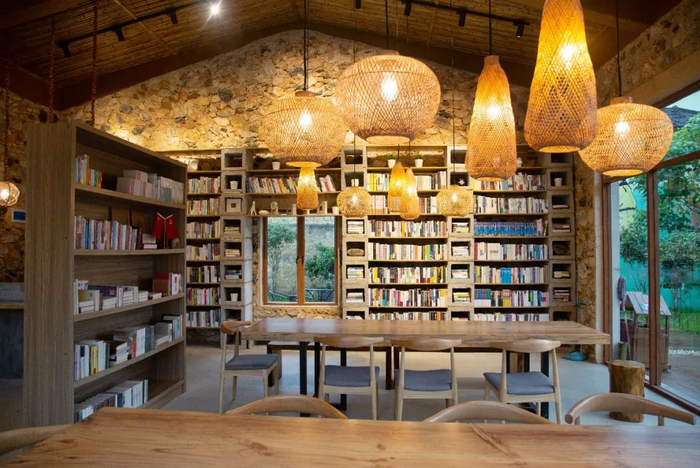 碧桂园、国强公益基金会帮扶的英德鱼咀村碧乡文旅项目书吧内部实景