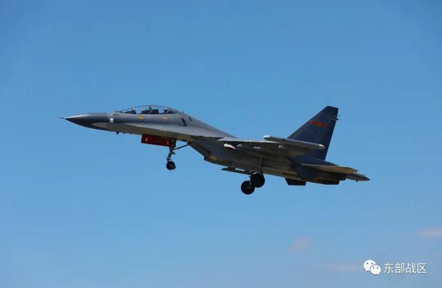  搏击长空。