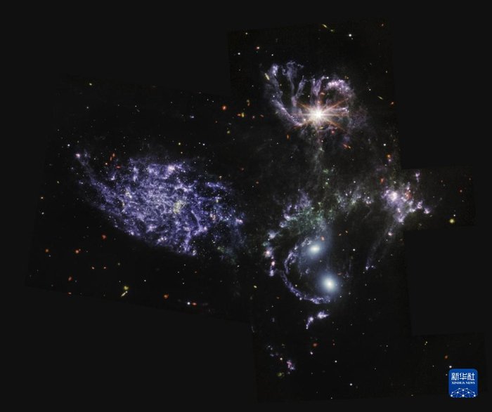 　　这是美国航天局7月12日公布的詹姆斯·韦布空间望远镜拍摄的宇宙图像。新华社发（美国航天局供图）