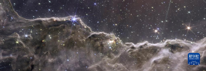 这是美国航天局7月12日公布的詹姆斯·韦布空间望远镜拍摄的宇宙图像。新华社发（美国航天局供图）