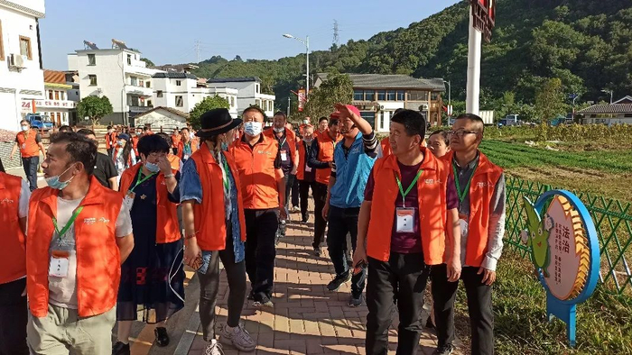 2020年“老村长”陆奕标带队讲解连樟村