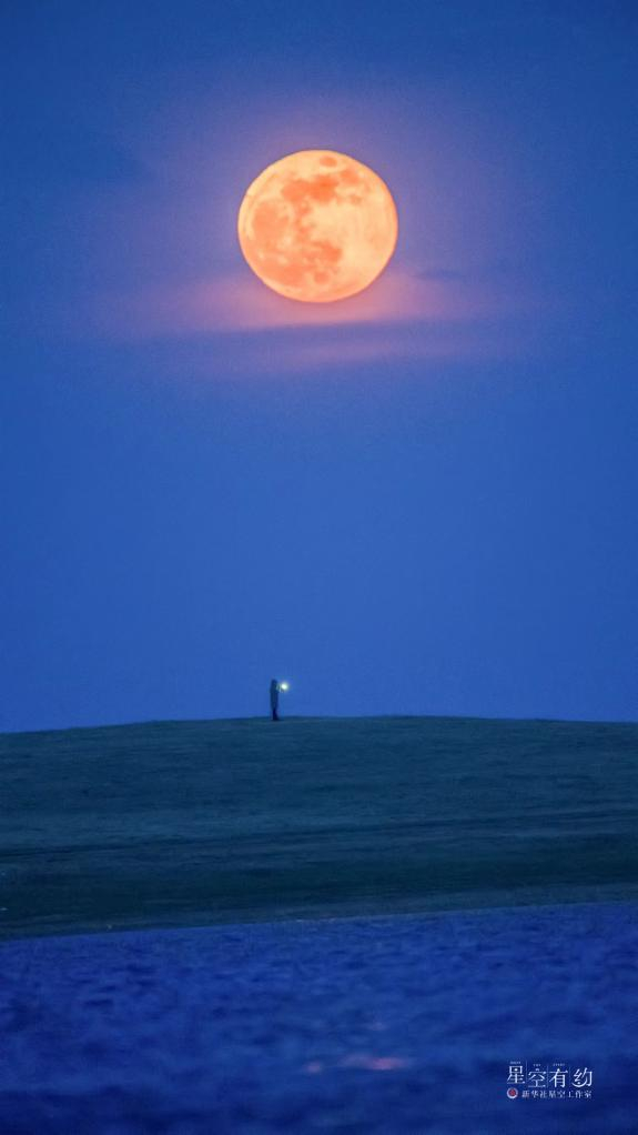 这是黑龙江省天文爱好者刘成山2021年4月27日在黑龙江大庆拍摄的“超级月亮”。星联CSVA供图
