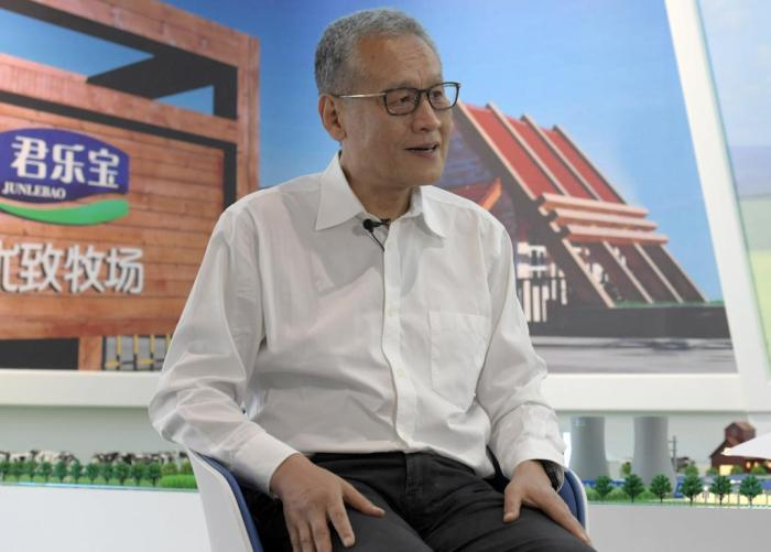 君乐宝乳业集团董事长兼总裁魏立华接受采访。张帆 摄