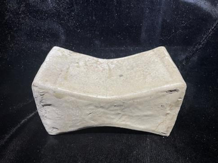 黄釉瓷枕（宋），宝应博物馆藏