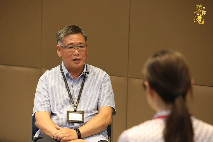 黎家富接受深圳新闻网记者潘宝仪的采访。（李丹璐 摄）