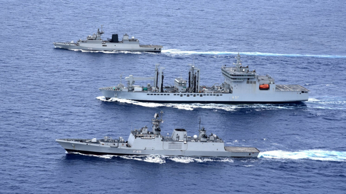 在南海活动的印度军舰编队。