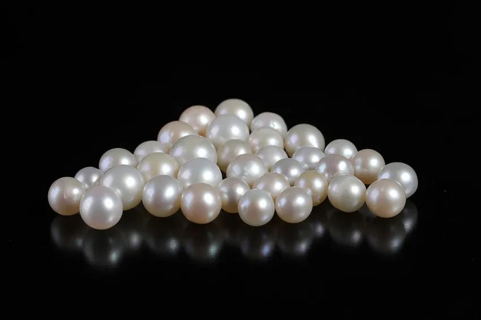 ▲各种形状的游离象形珍珠和圆形珍珠