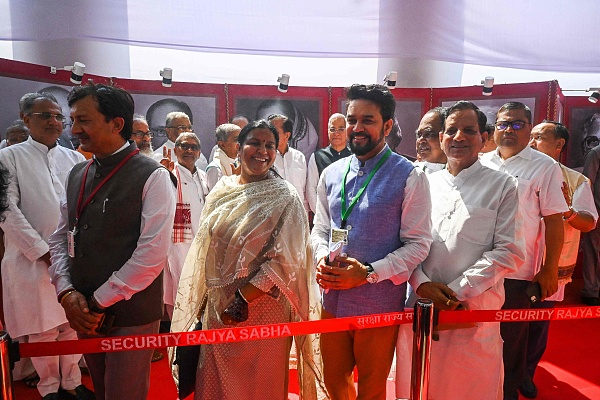 当地时间2022年7月18日，印度首都新德里，印度议会大厦内的议员进行投票。视觉中国 图