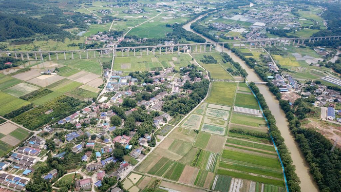 　　这是位于浏阳河上游的湖南省浏阳市达浒镇书香村一角（2022年7月6日摄，无人机照片）。新华社记者 陈泽国 摄