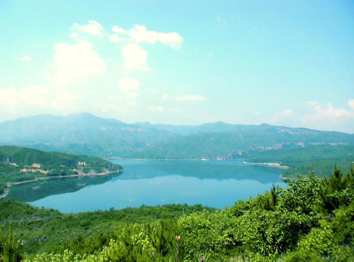 掩映在群山间的白河堡水库。白河堡水库管理中心供图