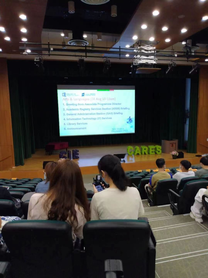 （陈玲）学校的迎新活动。除特殊标注外，本文图片均为受访者供图