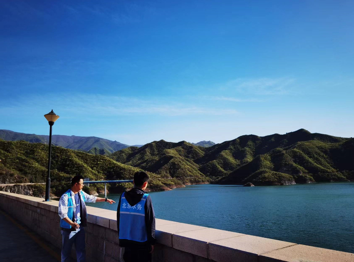 水务工作人员日常巡查水库环境。斋堂水库管理所供图