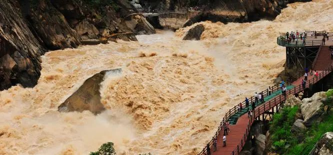 虎跳峡。迪庆州委宣传部 供图