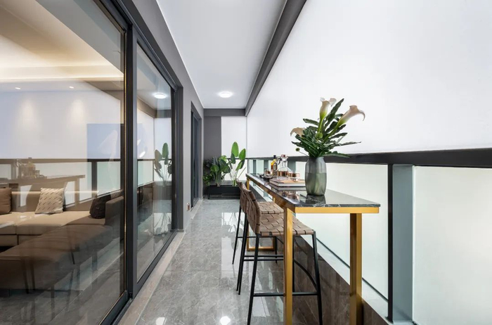 金珺府建筑面积约139㎡四房阳台实拍图