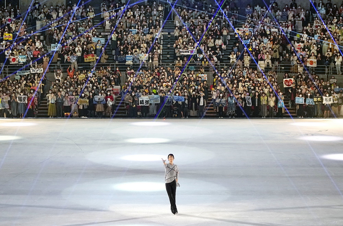 　　2022年5月27日，羽生在日本举行的“冰上幻想”巡回演出千叶县幕张站中出场，这也是他在北京冬奥会后首次在冰场上公开亮相。