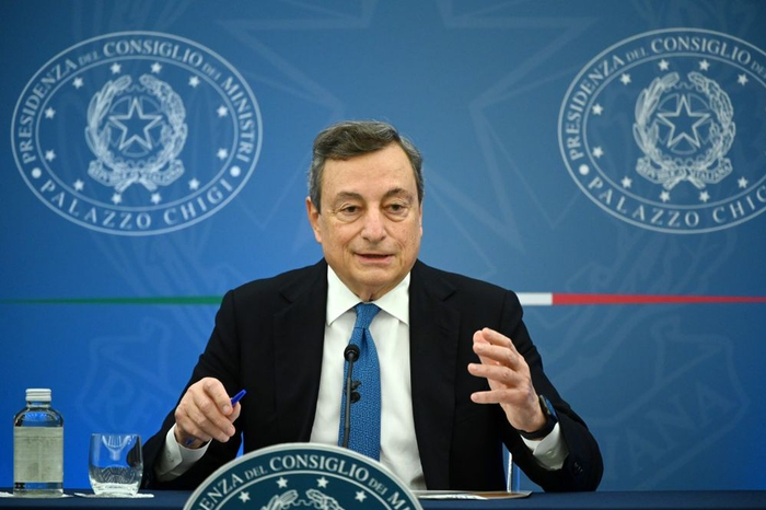 这是2021年11月24日，意大利总理德拉吉在罗马出席新闻发布会（资料照片）。新华社发（阿尔贝托·林格利亚摄）