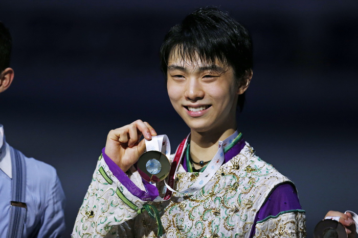 　　2015年12月12日，西班牙巴塞罗那，20岁的羽生结弦在花滑大奖赛总决赛中再次完美发挥，一个月内六破世界纪录。