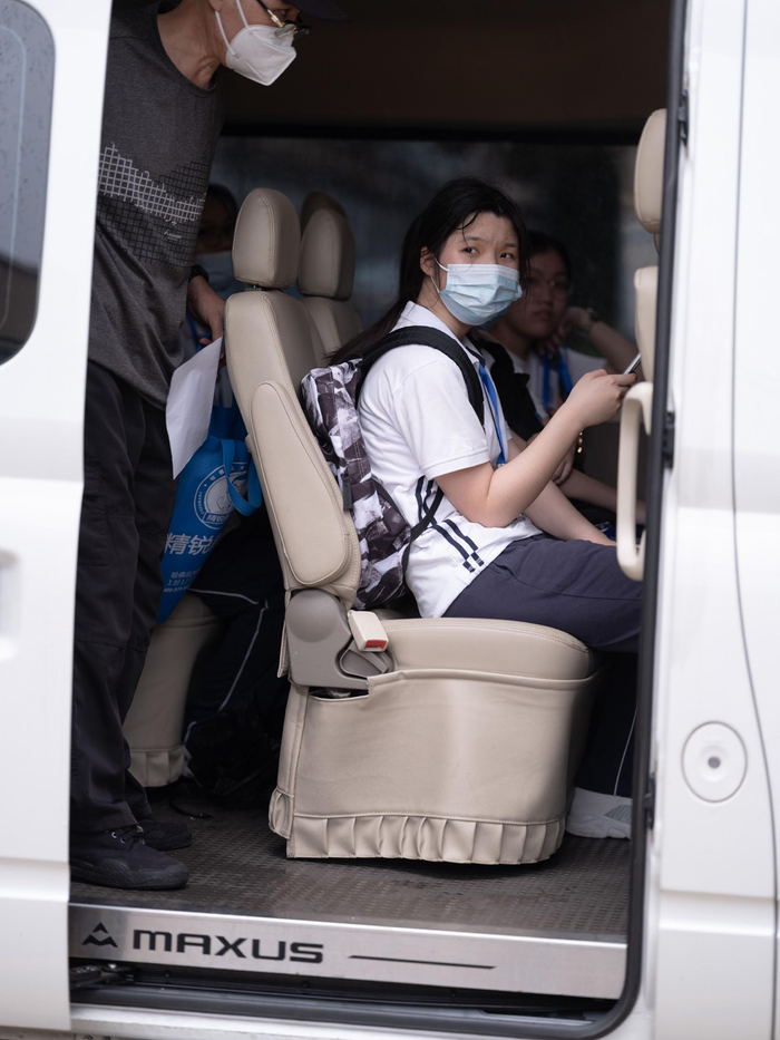 2022年7月，在上海高温之中高考的学生。澎湃新闻记者 周平浪 图