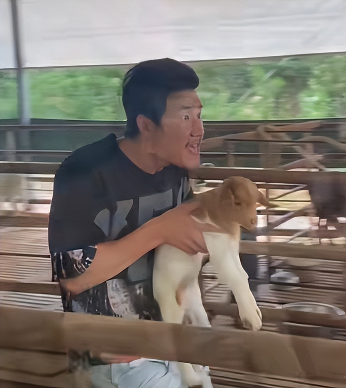 嘎子更新最新视频再现经典名场面,大嫂徐冬冬都被逗笑了|嘎子偷狗|嘎子哥|偷狗|谢孟伟|骆达华_新浪娱乐_新浪新闻