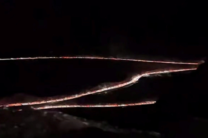 由于路窄、节日等原因，独库公路排起“长龙”。潇湘晨报&nbsp;图