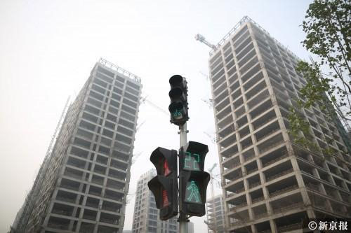 在“停贷事件”背后，是否应该取消预售制成为业内人士争议的焦点。 资料图片